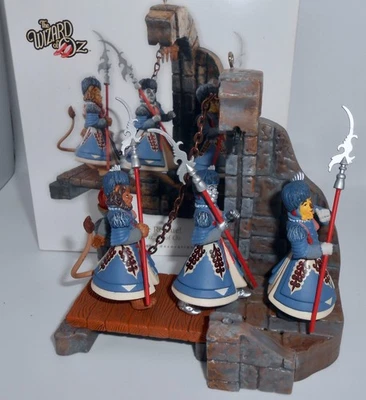 Hallmark Ornament 2010 AL RESCATE El Mago de Oz MAGIC LIGHT & SOUND H70 Foto 1 de 4