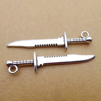 12/30 PIEZAS Antiguo Tono Plata 3D CUCHILLO Dije Colgante, Dijes Armas JHS563 Foto 1 de 2