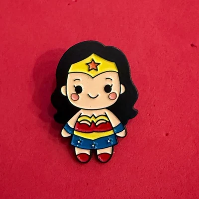 Großer Pin, Badge, Anstecker, DC Comics, Wonder Woman, Chibi - Bild 1 von 2