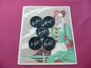 5  boutons anciens en  corozo? sur joli carton année 1945 - Picture 1 of 2