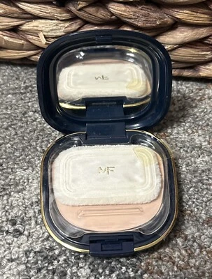 MAX FACTOR COLOUR AND LIGHT PRESSED POWDER COMPACT~IVORY 301 - Image 1 of 3