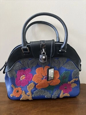 BOLSO FLORAL SHARIF NEGRO AZUL BOUCLE CON CIERRE DECORATIVO Leer Foto 1 de 4