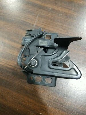 Unidad de actuador de liberación de bloqueo de bloqueo de capó Cadillac DTS 2007-2011 OEM. 20761108 Foto 1 de 3