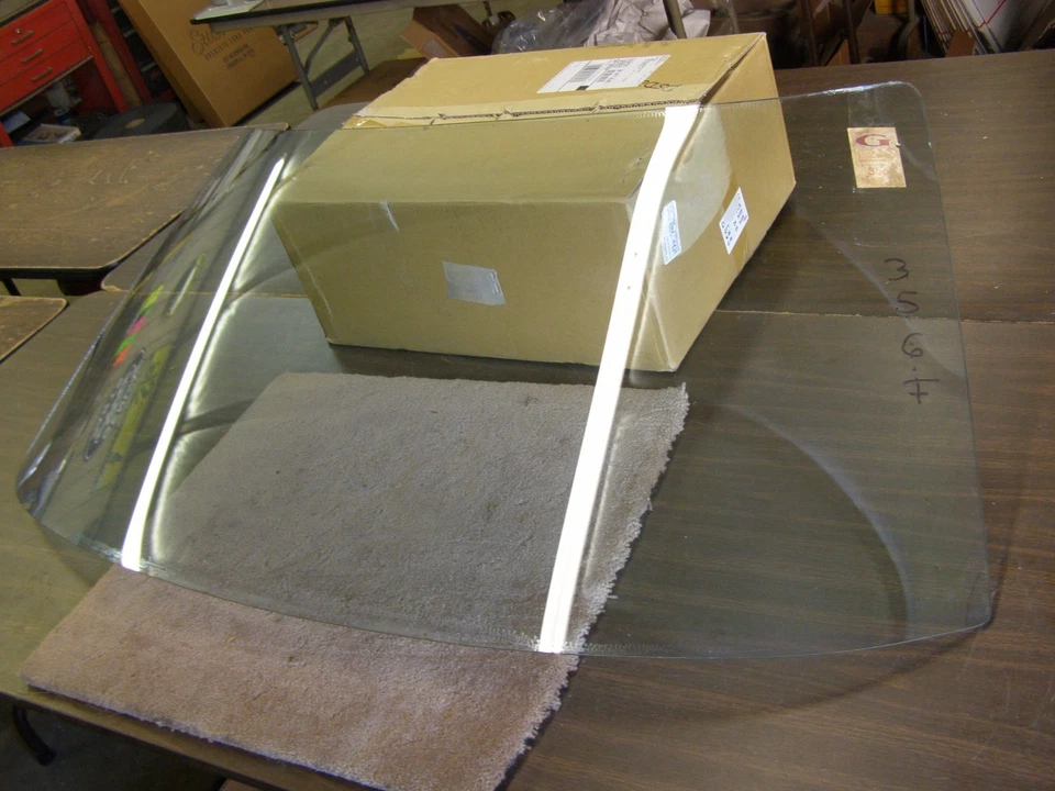 Nuevo de Lote Antiguo 1977 1978 1979 Datsun 200SX Parabrisas Vidrio Cupé Foto 1 de 4