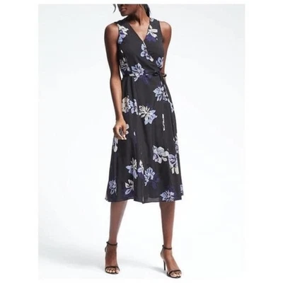 Vestido midi Banana Republic nuevo con etiquetas floral negro y azul envolvente cuello en V MP Foto 1 de 4