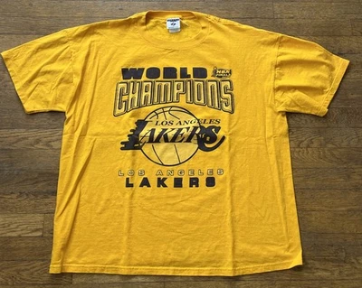 Vintage Los Angeles Lakers 2000 2001 Back 2 Back NBA World Champions T-Shirt XL  - Image 1 of 4
