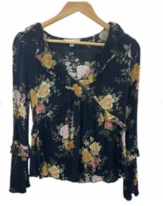 Top boho American Eagle Outfitters para mujer floral negro con volantes cuello en V talla pequeña - Imagen 1 de 10