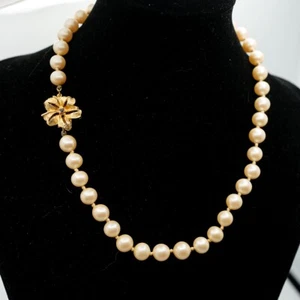 Vintage faux pearl flower clasp necklace hand knotted classic timeless elegant - Picture 1 of 5