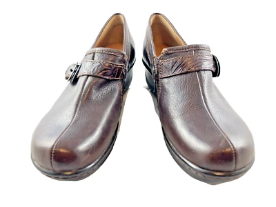 Zapatos para mujer Nurture talla 7,5 M zuecos de cuero marrón zapatos de salón doble hebilla acento Foto 1 de 4