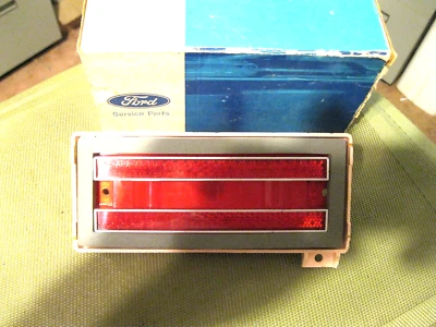 NOS 1973-1974 Ford LTD, Galaxie, lente marcadora lateral izquierda personalizada, en caja Foto 1 de 3