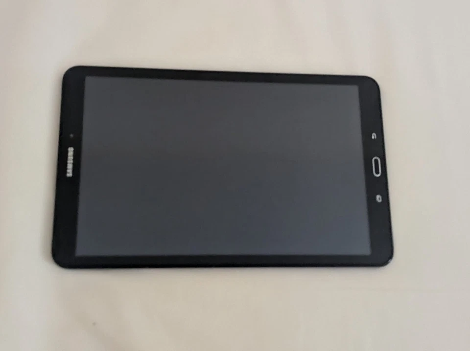 Samsung Galaxy Tab a 6 10.1 32gb Sm-t585 WiFi  2016 - Image 1 of 2