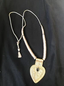 Vintage 90'S Heavy Heart / Conch Shaped Pendant Wrapped Cord necklace - Picture 1 of 4