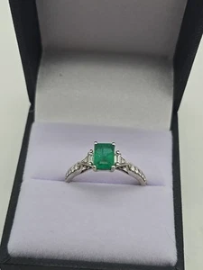 10k White Gold With 1.06 Carat Natural Emerald And Diamond Accents Ring Size 9 - Picture 1 of 10