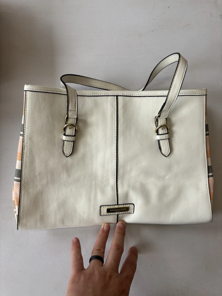 Bolso de hombro London Fog blanco cuero vegano herrajes dorados  Foto 1 de 4
