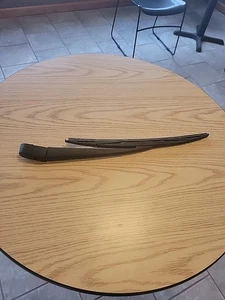 04-10 Toyota Sienna Rear Wiper Arm - Picture 1 of 4