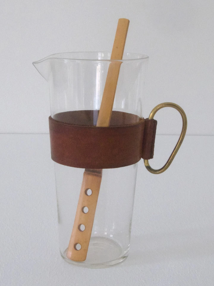 Jarra de vidrio con varilla de agitación / jarra y agitador de bambú de Carl Auböck Foto 1 de 4