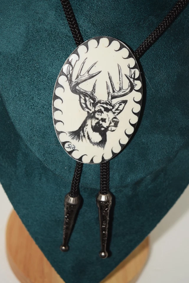 Bolo Corbata Mano Scrimshawed Big Buck Cola Blanca Ciervo! ¡Muy bonito! Foto 1 de 3