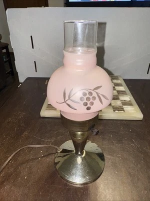"Lámpara de mesa con base de latón/madera globo de vidrio rosa vintage años 50 60 lámpara de pie de noche 12""" Foto 1 de 4