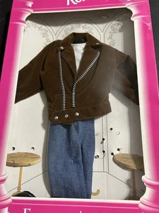 Vintage Mattel Barbie Fashion Avenue Ken marrone giacca scamosciata, jeans, stivali, occhiali - Foto 1 di 7