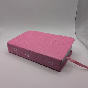 NCV Compact Bible Fuscia Pink Snakeskin Imitation Leather Silver Pages 7224FS - Imagen 1 de 9