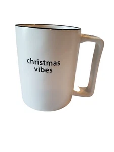 Taza de café Santa Bárbara Design Studio 'CHRISTMAS VIBES' blanca negra usada en excelente estado - Imagen 1 de 8