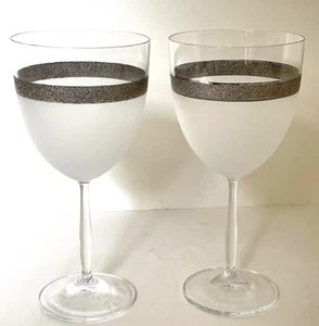 Qty 2 Modern Platinum Glitter Stripe Frosted Crystal Wine Glasses/Goblets 14 oz - Picture 1 of 5