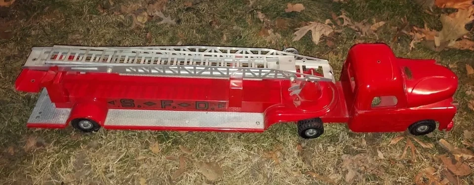 Vintage STRUCTO Aerial Fire Ladder Truck - Image 1 of 4