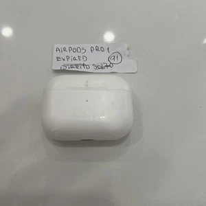 Apple AirPods Pro with MagSafe Wireless Charging Case - Lightining - White - Picture 1 of 5