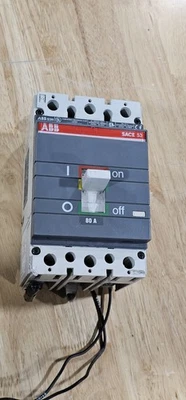 Disyuntor ABB S3N SACE S3 3 polos 80 amperios 600V Foto 1 de 4