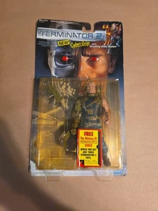 Kenner 1992 Terminator 2 - Cyber-Grip nuevo en paquete blister sin usar, en caja - Imagen 1 de 2