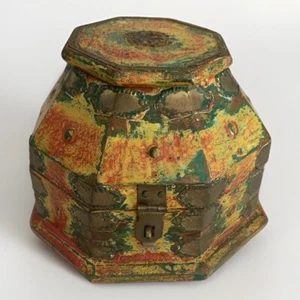 Schöne Vintage Handarbeit Schmuckschatulle Messing Design und Heftklammern rot grün gelb - Bild 1 von 16