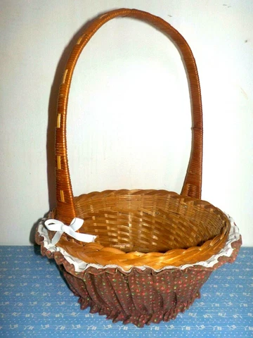 Vintage Wicker Woven Basket Fruit Picnic 10" Round w/ Handle Cover