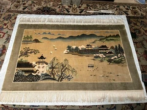Seidenteppich - China Seide 152,5  x 94 cm  handgeknüpft, UNIKAT unbenutzt - Bild 1 von 3