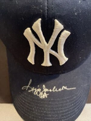 Auténtico sombrero Reggie Jackson autografiado de los Yankees de Nueva York pegatina de Reggie  Foto 1 de 4