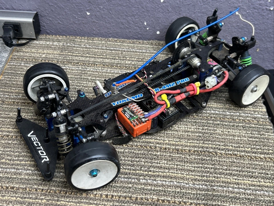 Yokomo Yr-4M2 Pro Vector V Series 81232 - Image 1 of 4