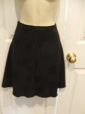 NUEVA FALDA ACAMPANADA ESTAMPADO BROCADO NEGRO FREDERICK'S OF HOLLYWOOD TALLA 9 CINTURA 26 Foto 1 de 3