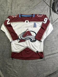 Colorado Avalanche Hockey Trikot Herren 50 weiß burgund NHL MacKinnon 29 Adidas - Bild 1 von 10