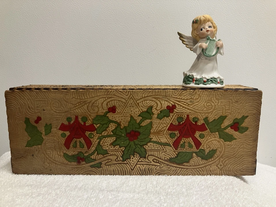 古董复古艺术木质 Pyrography 圣诞礼物盒 10 英寸 & Lefton 陶瓷天使 3 英寸 — 第 1/4 张图片