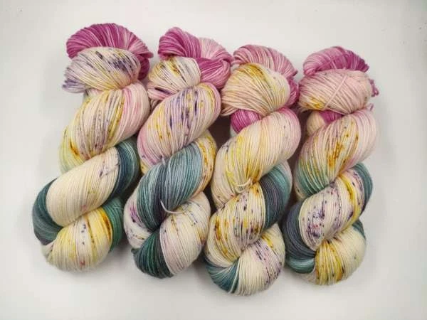 handgefärbte Einöder Merino Sockenwolle 100 g - FEEENZAUBER - Bild 1 von 1