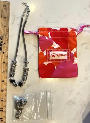 Collar Meridiano Brighton con 19 Dijes de Barril Piedras de Cristal Placa de Plata Foto 1 de 4