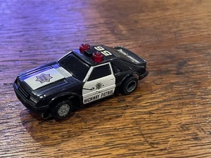 SELTEN TYCO Ford Mustang POLIZEI HO Slotcar LICHTER & SIRENE U-TURN - Bild 1 von 3