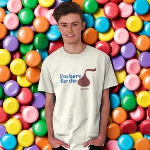 I'm here for the Kisses Unisex Grafik T-Shirt Tees - Bild 1 von 2