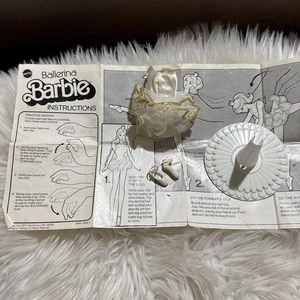 Bailarina Barbie Vintage 1975 Soporte Tutú Vestido Ballet Zapatos Folleto de Instrucciones  - Imagen 1 de 23