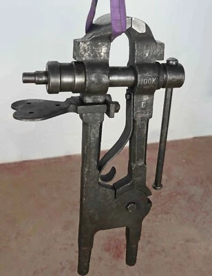 Ancien gros étau poids 100 kg forgeron forge enclume outil ancien fer forgé - Photo 1/4