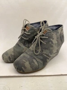TOMS Camo Wedge 380513 Heels Ankle Booties Women’s Size 8 Green/Brown - Picture 1 of 9