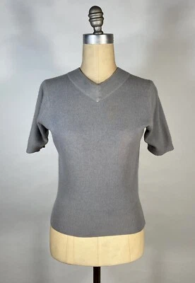 Винтажный 1950-х серый кашемир вязаный топ блузка рубашка с задней шеи кнопка деталь - Изображение 1 из 4