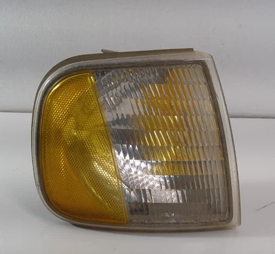 VF75X-13200-H 1997 - 2002 Ford Expedition Passenger Right Front Marker Light - Image 1 of 3
