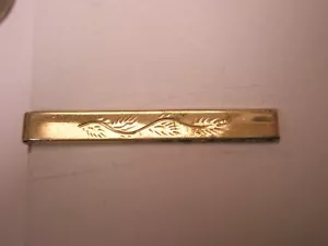 1-5/8" Thin Engraved Design Gold Tone Quality Vintage SWANK SMALL Tie Bar Clip - Picture 1 of 6