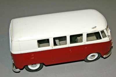 Autobús Volkswagen Combi 1966 rojo y blanco 1/19 ventana de SOLIDO Foto 1 de 4