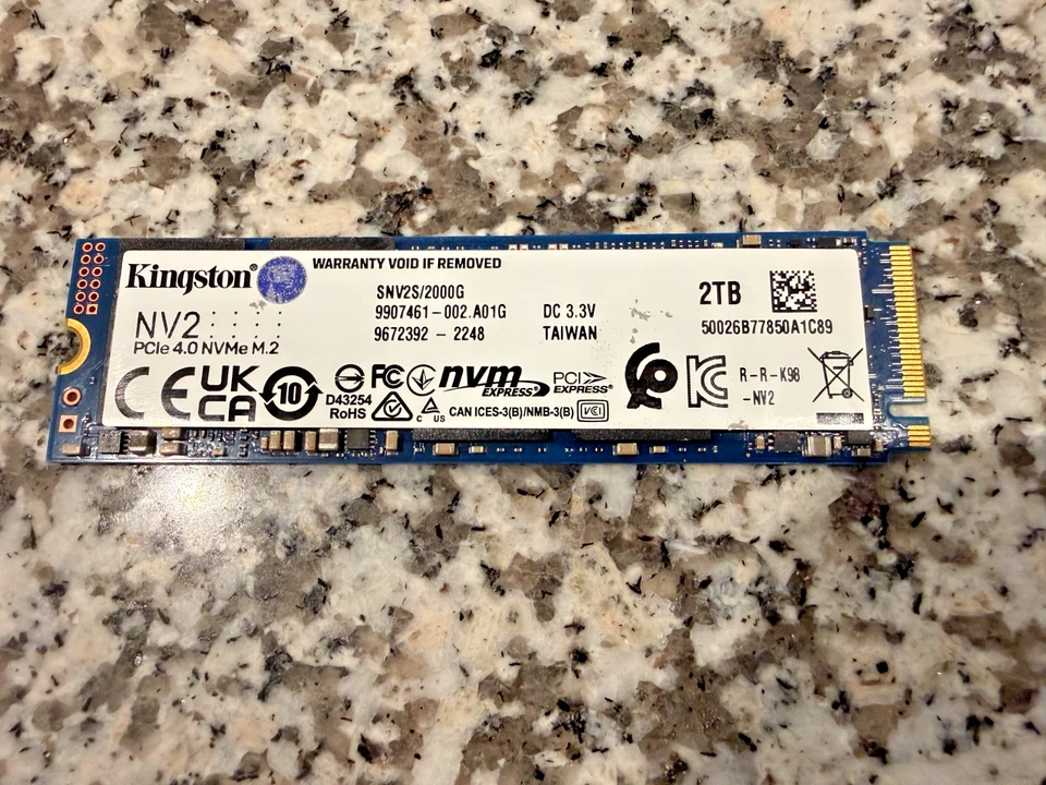 SSD interno Kingston NV2 2 TB M.2 NVMe (SNV2S/2000G) Foto 1 de 1